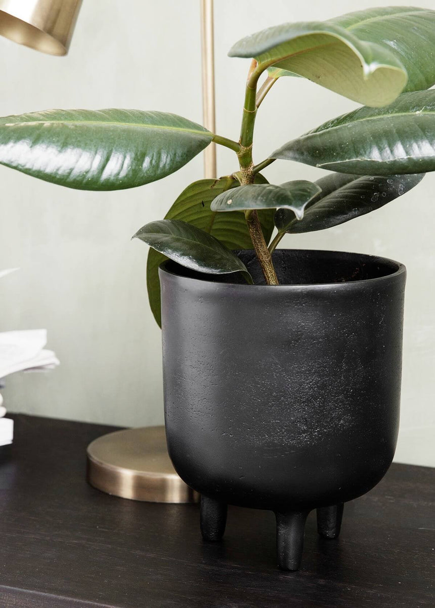 black plant pot with legs BLACK PLANTER WITH LEGS